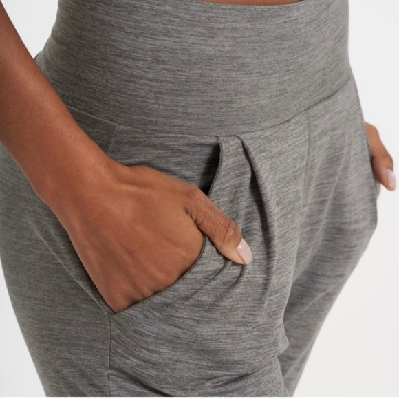 Vuori sz M Heather Gray LUX HAREM High Rise Stretch Fitness Pants grey joggers - Picture 2 of 10